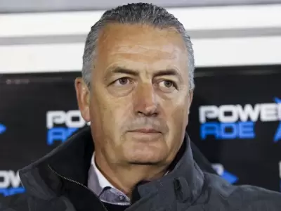 gustavo-alfaro-boca-dt-argentina-firma-club-