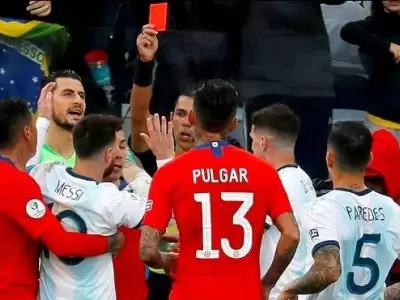 lionel-messi-gary-medel-expulsion-copa-america-brasil-2019-argentina-chile-tercer-puesto