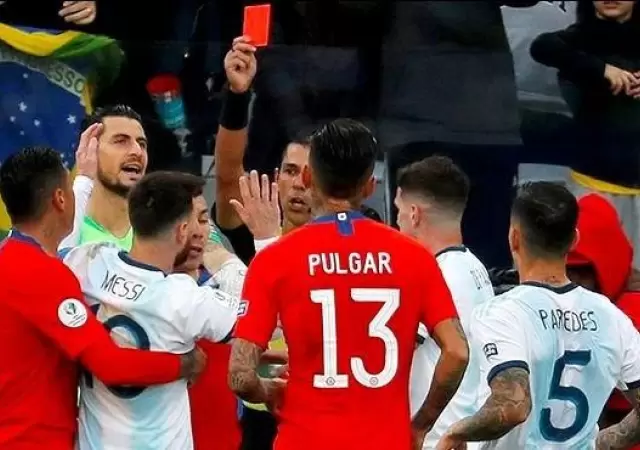 lionel-messi-gary-medel-expulsion-copa-america-brasil-2019-argentina-chile-tercer-puesto
