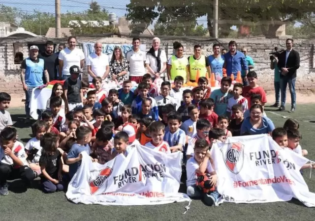 river-plate-mendoza-escuela--f�tbol-