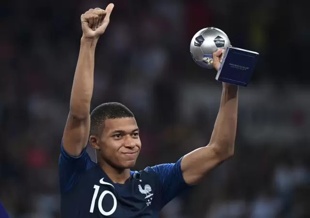 Kylian-Mbapp-premio--Kopa--Paris-PSG