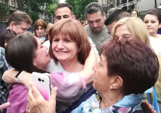 Patricia-Bullrich-Plaza-de-Mayo