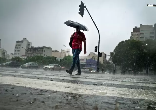 Llegado el viernes y a medida que transcurra la jornada, se espera que empiece a formarse un centro de baja presin sobre la zona del Litoral.