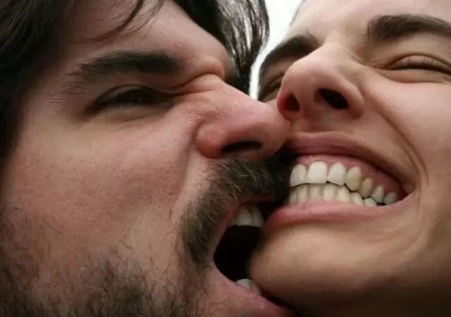 morder-pareja-significado-ternura-amor-3