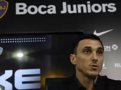 Nicol�s-Burdisso-Boca-Juniors-Gustavo-Alfaro