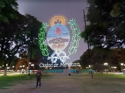 Escudo-de-la-ciudad-de-mendoza-en-la-plaza-independencia
