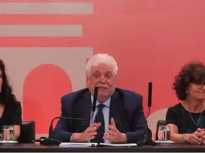 Gonz�lez-Garc�a