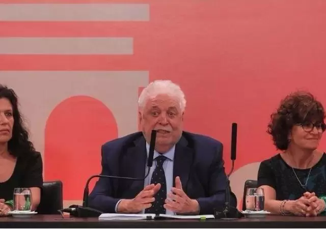 Gonz�lez-Garc�a