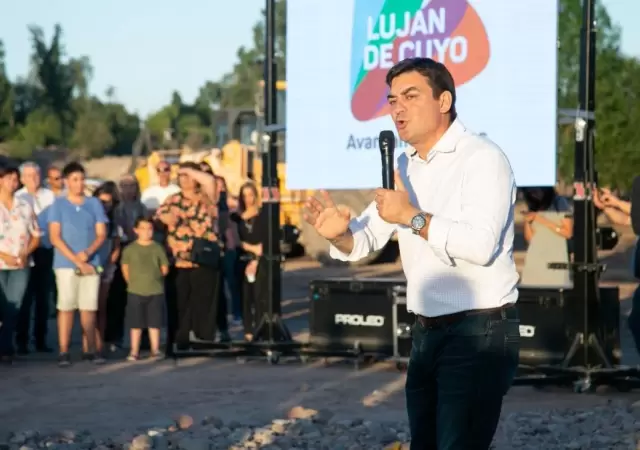 De-Marchi-y-hito-m�s-importante-de-la-gesti�n.-La-Relocalizaci�n-del-Bajo-Luj�n