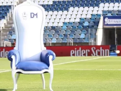 Diego-Maradona-sill�n-Gimnasia-La-Plata