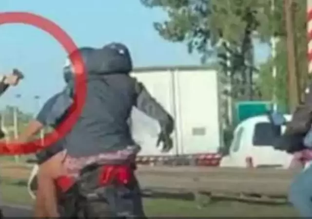 motochorros-video-ataque-robo-moto-autopista-asalto