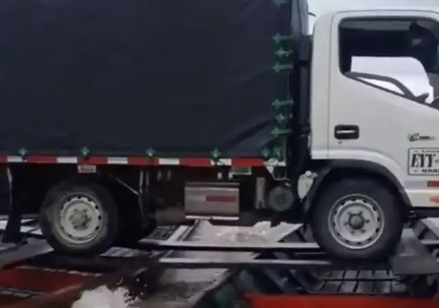 camion-lancha