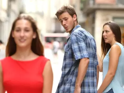 meme-hombre-distraido