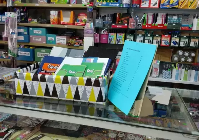 Canasta-de-�tiles-escolares