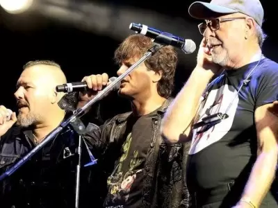 thumbnail_homenaje-charly-Foto-Mario-Sar