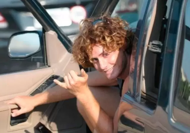 surfer-cuarentena-foto-camioneta-caso