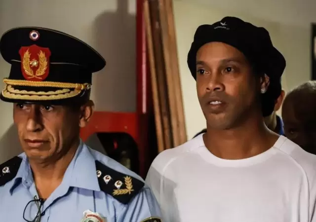 Ronaldinho-carcel