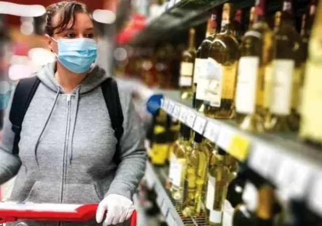 shop-with-mask-and-gloves-on
