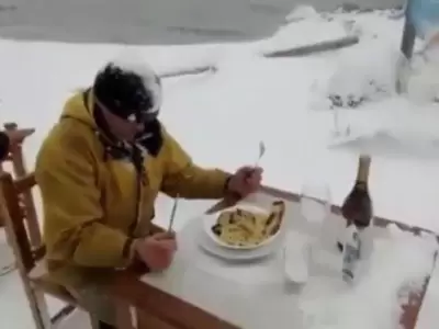 ushuaia-mozo-video
