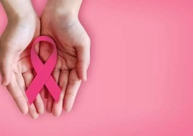 cancer-mama-dia-mundial-dreamstime