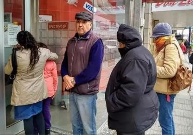 Cobrando-Cajero-Jubilados-Asignaciones