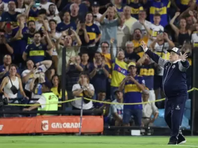 MARADONA-EN-LA-BOMBONERA