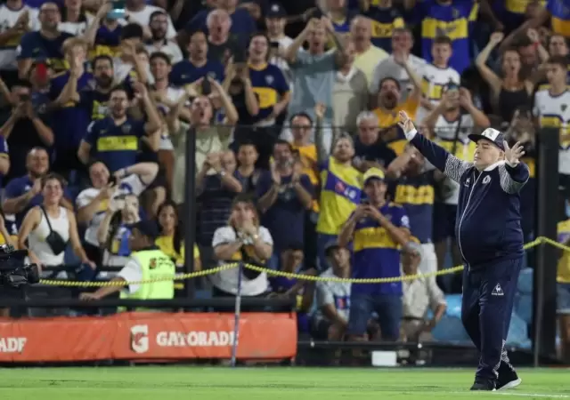 MARADONA-EN-LA-BOMBONERA