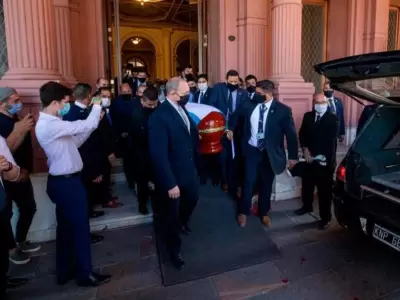 maradona-cementerio