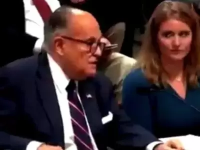 rudy-giuliani-abogado-de-donald-trump-en-una-audiencia-publica-por-el-caso-de-presunto-fraude-electoral