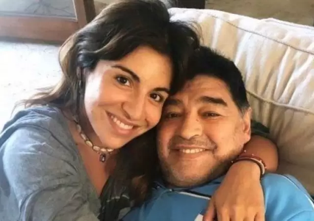 una-las-ultimas-fotos-que-se-tomaron-juntos-gianinna-y-diego-maradona