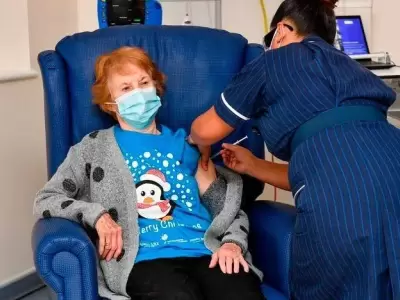 primer-mujer-vacunada-contra-el-coronavirus-en-gran-breta�a