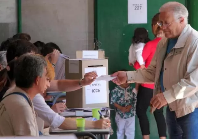 adultos_mayores_jubilados_voto_urnas_elecciones