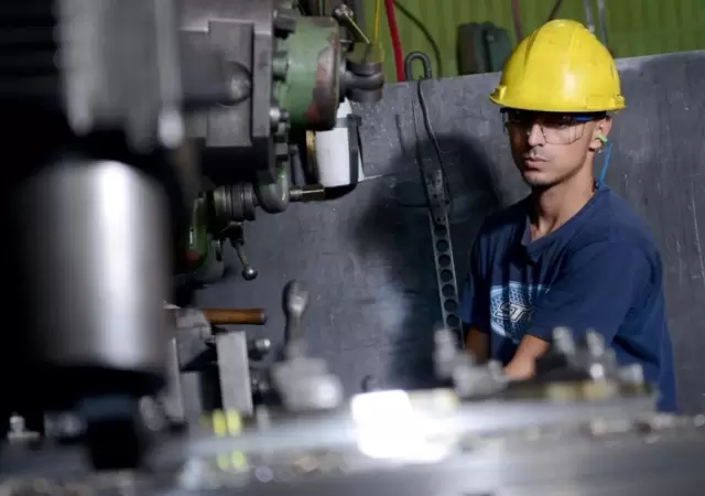 empleo-torneria-trabajador-trabajo