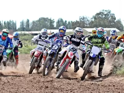 Motocross-Fememod1