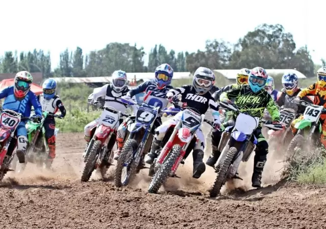 Motocross-Fememod1
