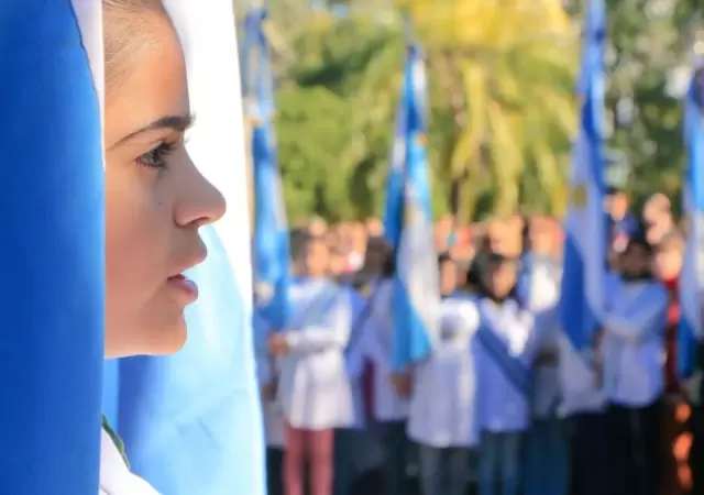 Escuelas-Bandera-Amor-Argentina-Alumnos-Bandera