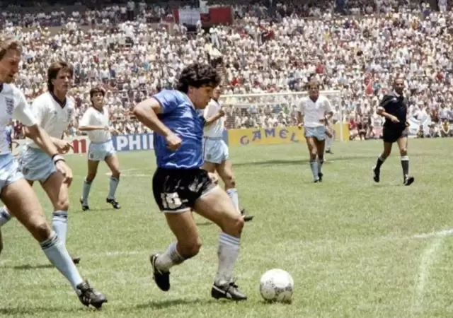 diego-maradona-ingleses