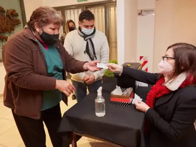 ENTREGA-A-VECINOS-DE-CONSTANCIAS-TEST-ANTICUERPOS-COVID19-(2)