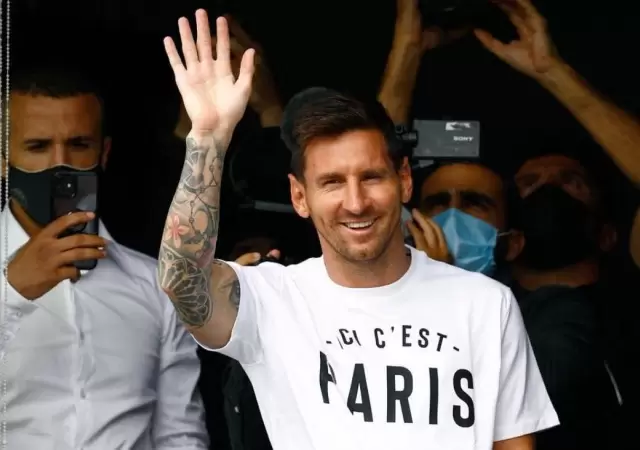 Messi-paris-saludo