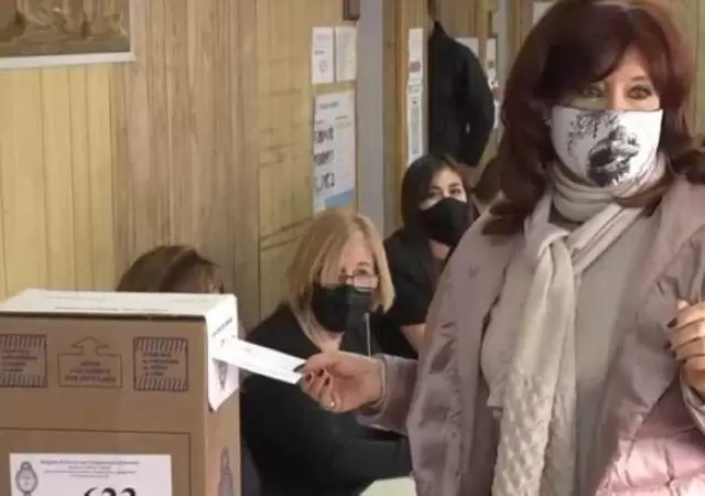 20210912-cristina-kirchner-emitio-su-voto-1229334-730x410