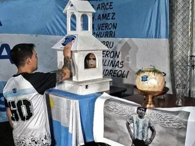 hinchas-altar-gimnasia-maradonajpg