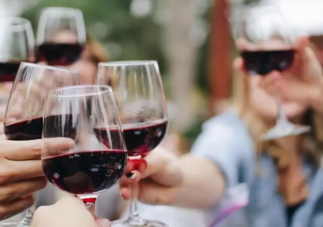 vino_brindis