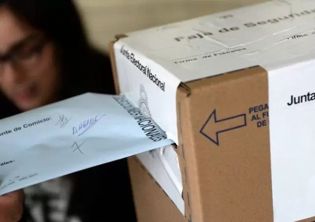 elecciones-argentina-generica-voto-3_473_945_c