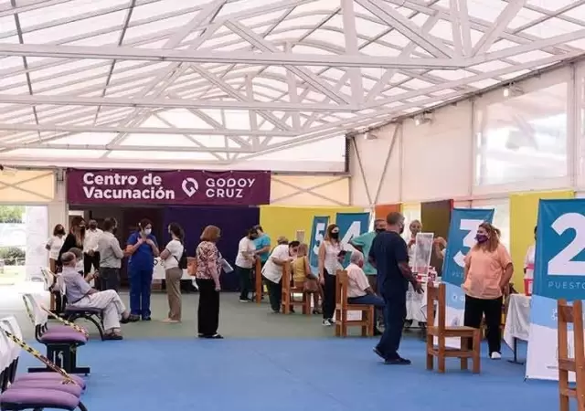 vacunacion-covid-en-parque-benegas-2