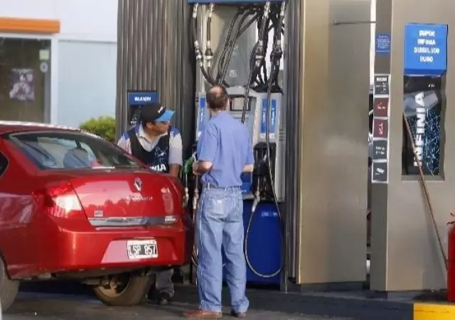 Estacion-Servicio-Combustible-Nafta