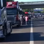 Interna entre camioneros: algunos paran y otros denuncian al gremio de Moyano