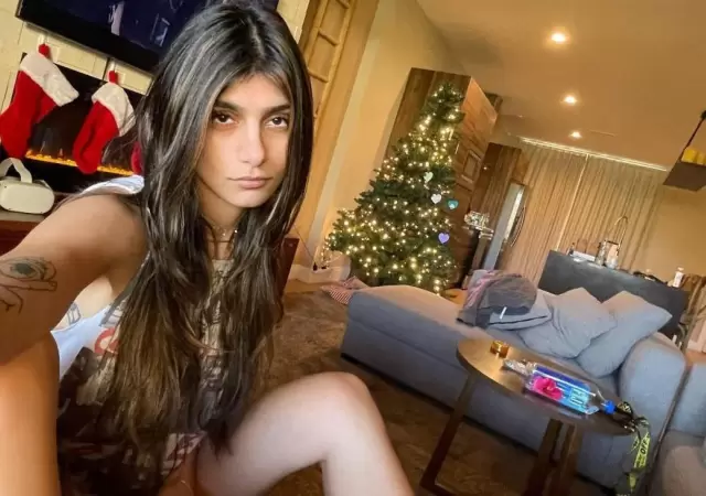 miakhalifa_270031181_450075389839055_1212297214057428616_n