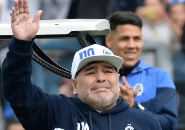 maradonanuevo_dt_de_gimnasia_lp.jpg_1310315604