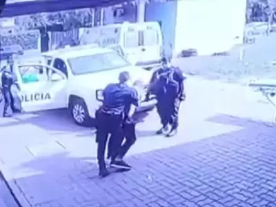 gurich-forcejeando-jpg.