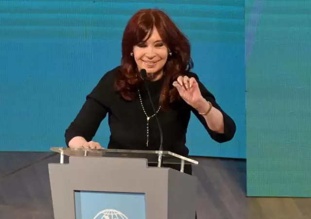 13-04-2022-la-vicepresidenta-cristina-fernandez-de-jpg.